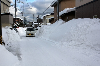 雪の市道.JPG